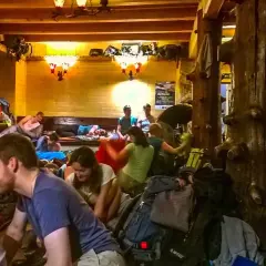 Czy schronisko może odmówić noclegu? Poznaj ważne zasady i wyjątki