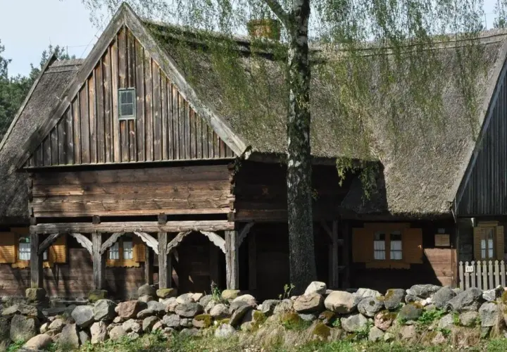 Skansen łódzkie: Odkryj fascynującą historię drewnianej architektury