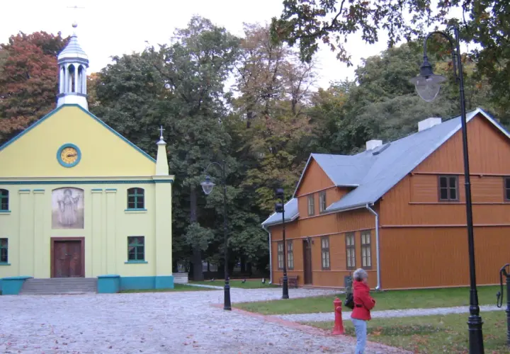 Muzeum włókiennictwa w Łodzi: odkryj fascynującą historię skansenu
