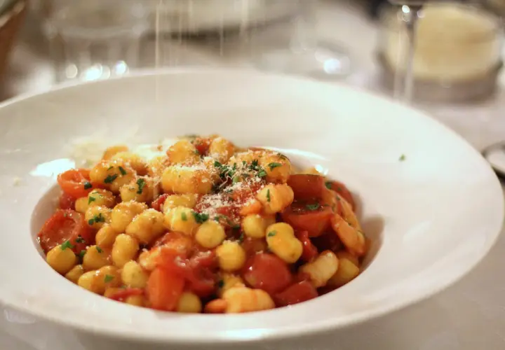 Gdzie zjeść w Desenzano del Garda? Odkryj najlepsze restauracje