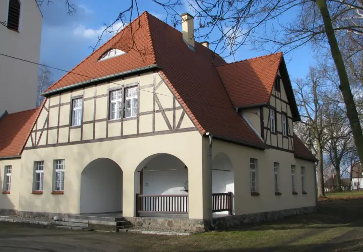 Dworek Rojewo - piękno architektury i historia w sercu Polski