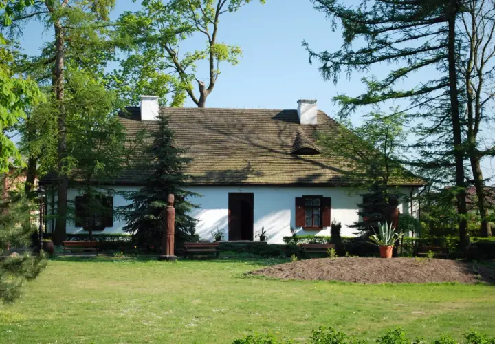 Dworek Henryka Sienkiewicza: historia i tajemnice pisarza w Oblęgorku
