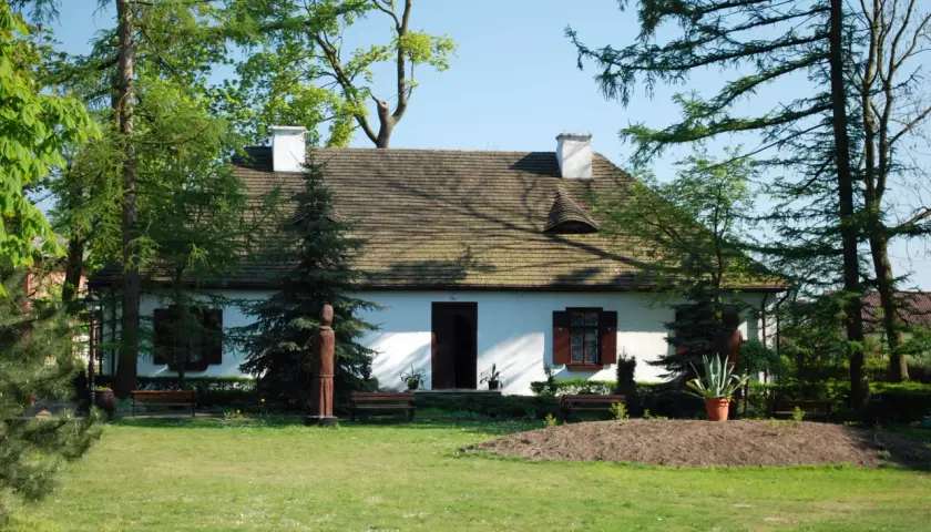 Dworek Henryka Sienkiewicza: historia i tajemnice pisarza w Oblęgorku