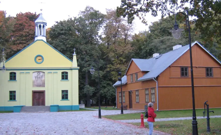 Muzeum włókiennictwa w Łodzi: odkryj fascynującą historię skansenu