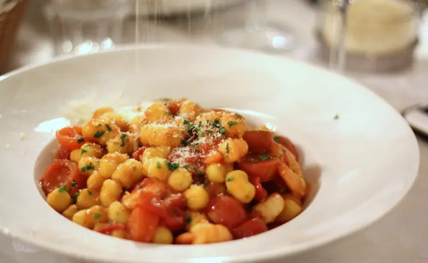 Gdzie zjeść w Desenzano del Garda? Odkryj najlepsze restauracje