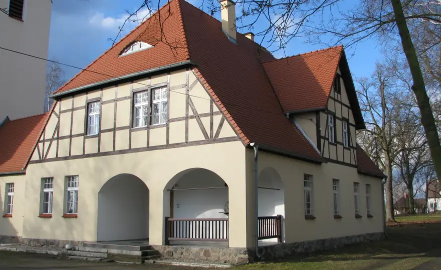 Dworek Rojewo - piękno architektury i historia w sercu Polski
