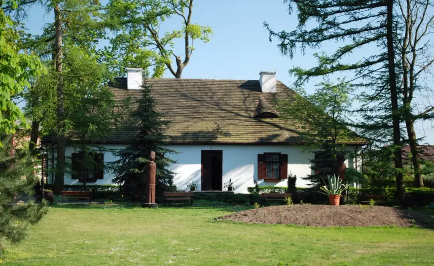 Dworek Henryka Sienkiewicza: historia i tajemnice pisarza w Oblęgorku